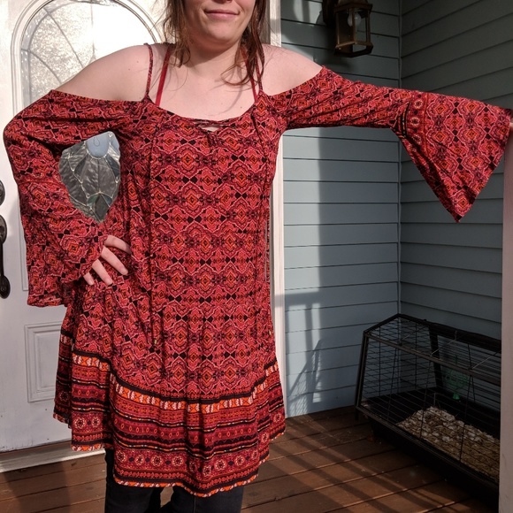 Xhilaration Dresses & Skirts - Cold Shoulder Dress Crinkle Rayon